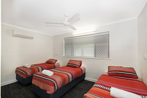 Townsville Holiday Apartments - Accommodation Mermaid Beach 7