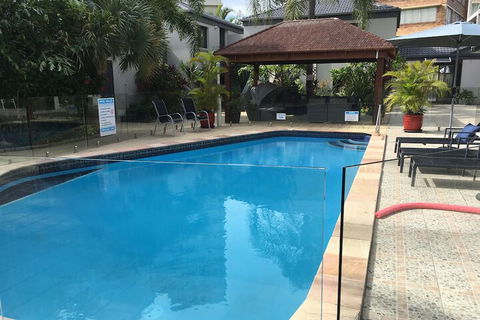 Burleigh Palms Holiday Apartments - Accommodation Mermaid Beach 4