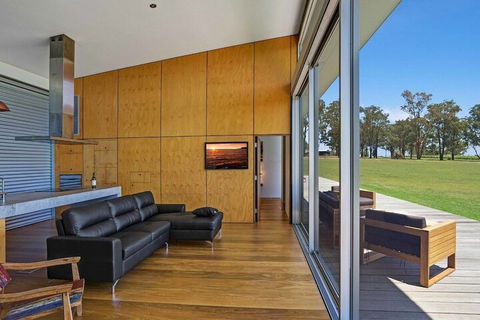 The Longhouse Suite 2 - Accommodation Mermaid Beach 6