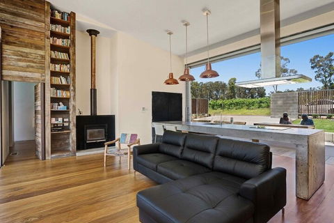 The Longhouse Suite 2 - Accommodation Mermaid Beach 5