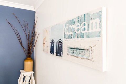 Anne's Waterfront Haven B&B - Accommodation Mermaid Beach 3