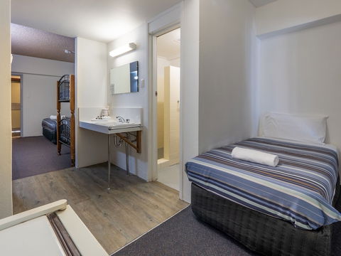 Banjo Paterson Inn - Accommodation Mermaid Beach 1