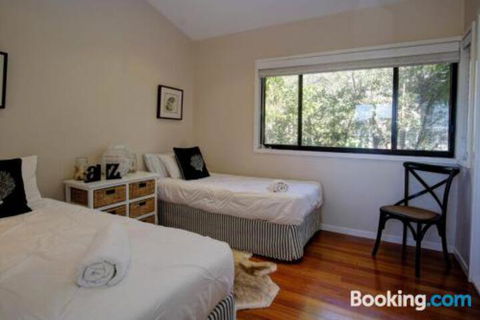 ROCKPOOL (4 Night Min) - Accommodation Mermaid Beach 3