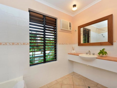 Balinese Breeze - Accommodation Mermaid Beach 4