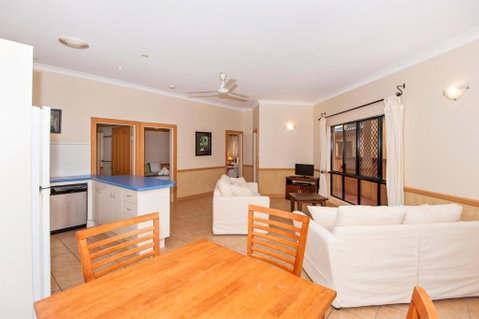 22 On Nautilus - Accommodation Mermaid Beach 7