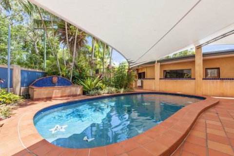22 On Nautilus - Accommodation Mermaid Beach 2