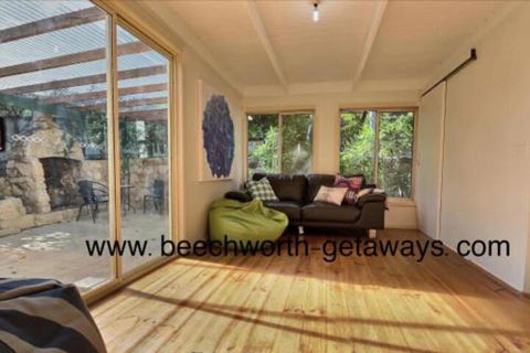 Cherry Blossom Cottage Beechworth Getaways - Accommodation Mermaid Beach 6