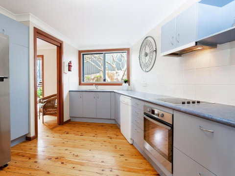 Baggies On Dutchies 9 Burbong Street Large House With Aircon Boat Parking & Waterviews - Accommodation Mermaid Beach 2