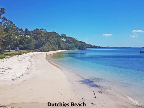 Baggies On Dutchies 9 Burbong Street Large House With Aircon Boat Parking & Waterviews - Accommodation Mermaid Beach 5