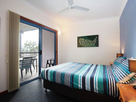Baggies On Dutchies 9 Burbong Street Large House With Aircon Boat Parking & Waterviews - Accommodation Mermaid Beach 3