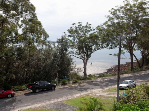 Baggies On Dutchies 9 Burbong Street Large House With Aircon Boat Parking & Waterviews - Accommodation Mermaid Beach 1