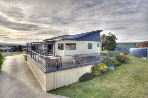 Blue Waves - Accommodation Mermaid Beach 1