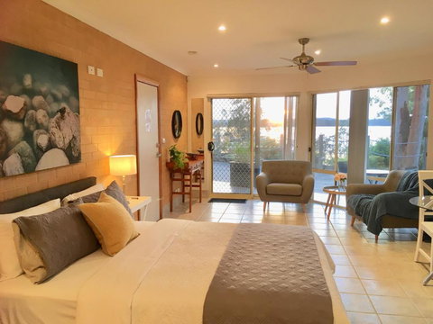 SilverWaters Waterfront Accommodation - Accommodation Mermaid Beach 1