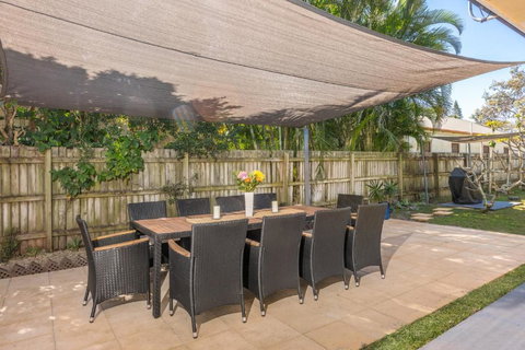 A SWEET ESCAPE Carefree Beach Home - Accommodation Mermaid Beach 7