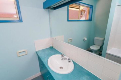 At Cylinder Unit 2 - Accommodation Mermaid Beach 6