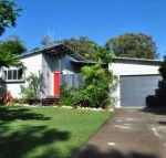 10 Double Island Drive Modern family home centrally located swimming pool  outdoor area - Accommodation Mermaid Beach