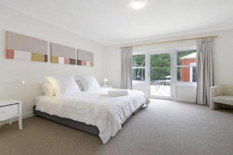 Redhaven House Spacious Quiet & Private - Accommodation Mermaid Beach 5