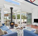 The Boathouse comfortable beachfront home - Accommodation Mermaid Beach