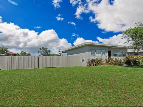 Summer Breeze Clean & Simple 200m To Beach - Accommodation Mermaid Beach 7