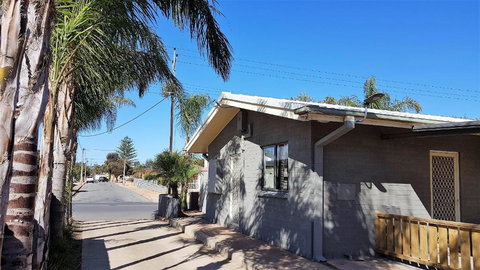 The Good Life - Accommodation Mermaid Beach 1