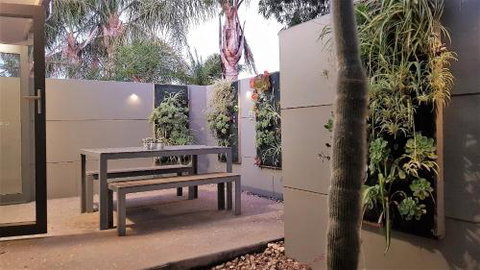 The Good Life - Accommodation Mermaid Beach 6