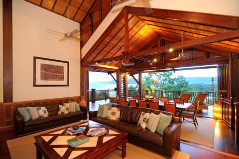 Villa Empat Puluh Dua - Accommodation Mermaid Beach 1