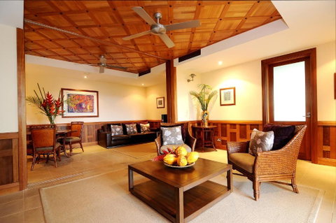 Villa Empat Puluh Dua - Accommodation Mermaid Beach 6