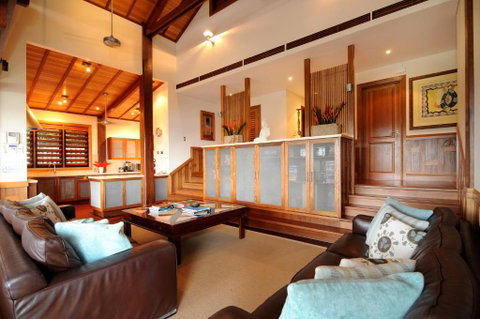 Villa Empat Puluh Dua - Accommodation Mermaid Beach 3