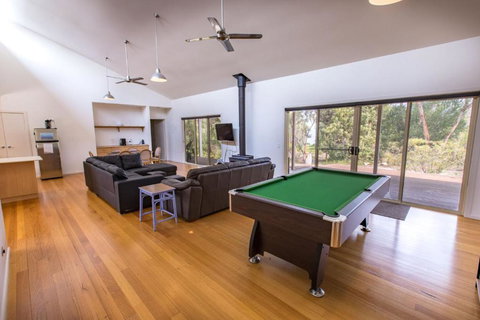 Acacia Lakehouse The Lake At Your Doorstep - Accommodation Mermaid Beach 6