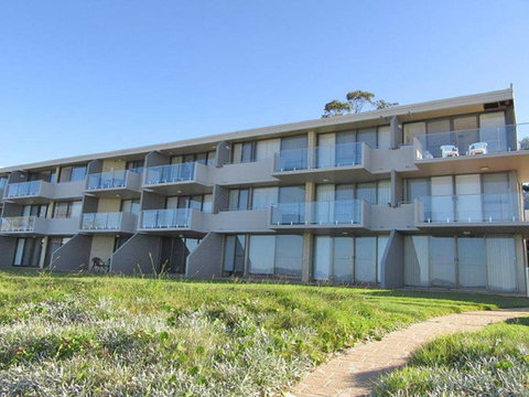 13 Harbourside 3 7 Soldiers Point Road Fantastic Waterfront Unit - Accommodation Mermaid Beach 2