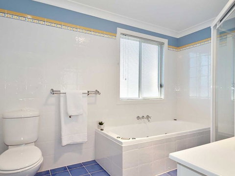 5 Thompson Place Nelson Bay Spacious Duplex Walking Distance To Nelson Bay CBD & Dutchies - Accommodation Mermaid Beach 4