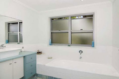 Moana Retreat WiFi - Accommodation Mermaid Beach 2