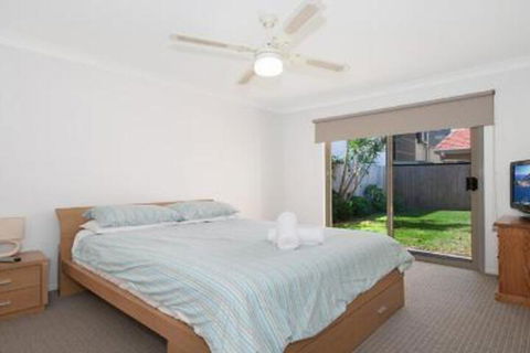 Seachange Foxtel Netflix WiFi - Accommodation Mermaid Beach 5