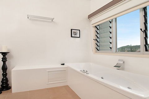 Costa Del Sol - Accommodation Mermaid Beach 2