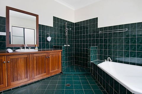 Robins Place - Accommodation Mermaid Beach 4