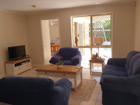 Robyns Nest Hosted Bed & Breakfast - Accommodation Mermaid Beach 4