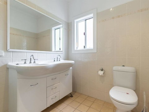 Mon Reve 4A Tallean Road Pet Friendly Three Bedroom Property With Air Conditioning - Accommodation Mermaid Beach 3