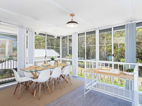 Little Beach House 4 James Crescent Little Beach With Air Con WiFi & Boat Parking! - Accommodation Mermaid Beach 2