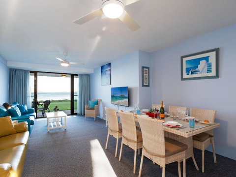 4 Harbourside 3 7 Soldiers Point Road Ground Floor On The Waterfront - Accommodation Mermaid Beach 3