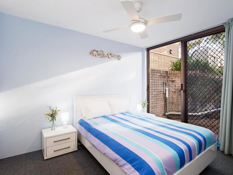 4 Harbourside 3 7 Soldiers Point Road Ground Floor On The Waterfront - Accommodation Mermaid Beach 6