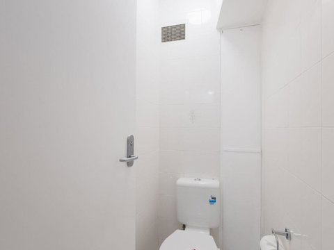 4 Harbourside 3 7 Soldiers Point Road Ground Floor On The Waterfront - Accommodation Mermaid Beach 1