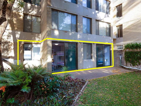 4 Harbourside 3 7 Soldiers Point Road Ground Floor On The Waterfront - Accommodation Mermaid Beach 4