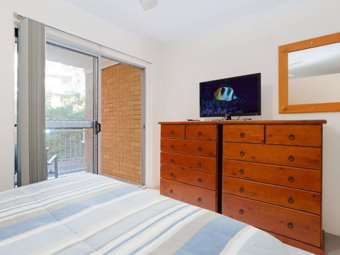 4 Yarramundi 47 Magnus Street Air Conditioned Unit With Water Views - Accommodation Mermaid Beach 2