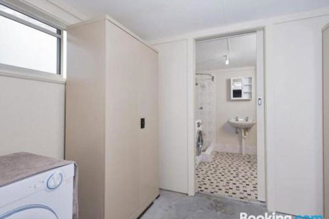 Catch Of The Day 72 Government Road Great House With Water Views - Accommodation Mermaid Beach 7