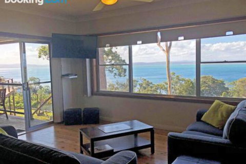 Catch Of The Day 72 Government Road Great House With Water Views - Accommodation Mermaid Beach 6