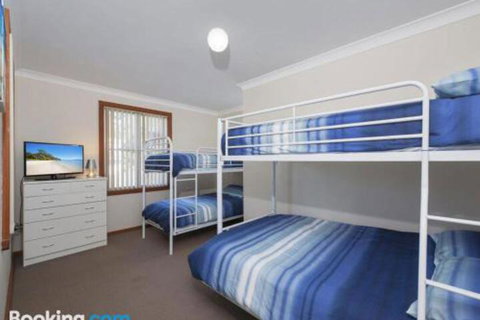 Catch Of The Day 72 Government Road Great House With Water Views - Accommodation Mermaid Beach 5