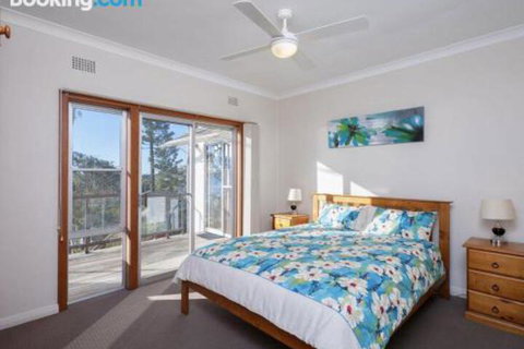 Catch Of The Day 72 Government Road Great House With Water Views - Accommodation Mermaid Beach 4