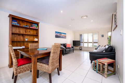 Driftwood - Accommodation Mermaid Beach 2