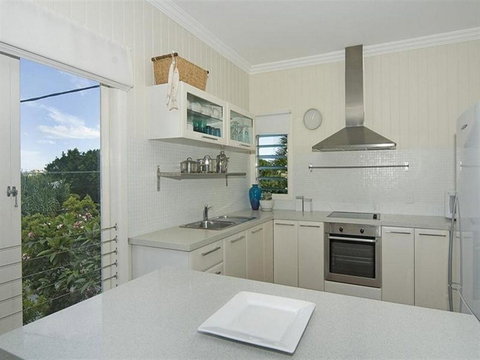 Henzell Street 28. Dicky Beach - Accommodation Mermaid Beach 3