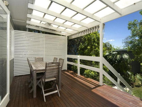 Henzell Street 28. Dicky Beach - Accommodation Mermaid Beach 5